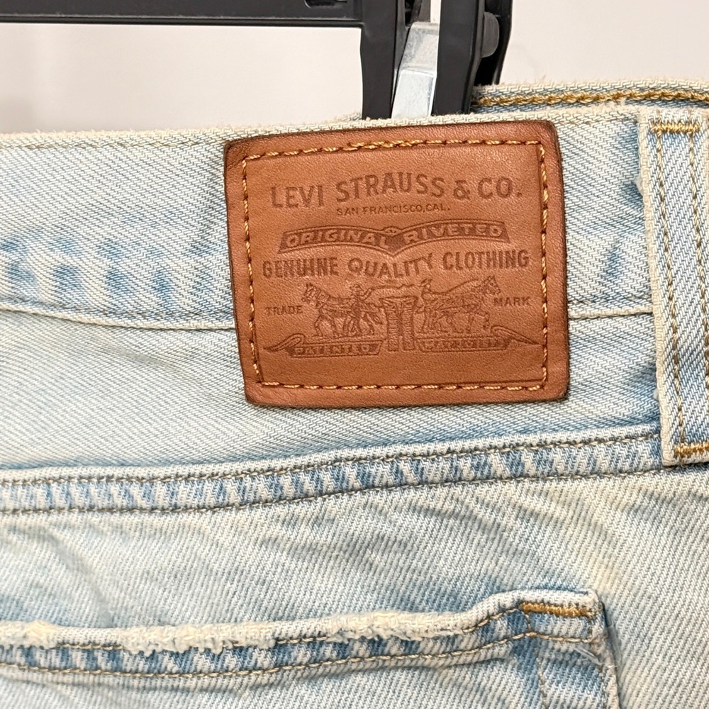 Levis Premium Wedgie Straight Distressed Light Wash Jeans 32x28 34964-0121 - Picture 5 of 16